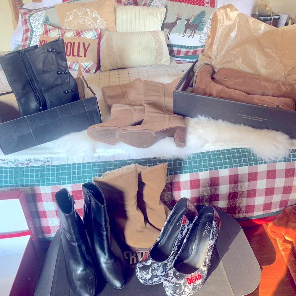 Lot of Ladies  boots/shoes sized 8.5-9.5